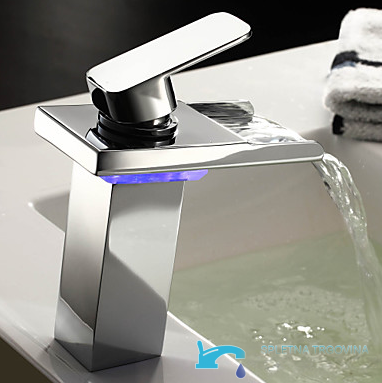 Rubinetto per lavabo EYN-MF97 con LED, bocca a cascata e finiture in cromo e argento