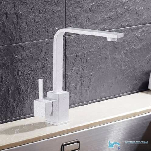 Rubinetto per lavabo EYN EYN0113 con bocca girevole, disponibile in più finiture