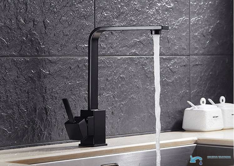 Rubinetto per lavabo EYN EYN0113 con bocca girevole, disponibile in più finiture