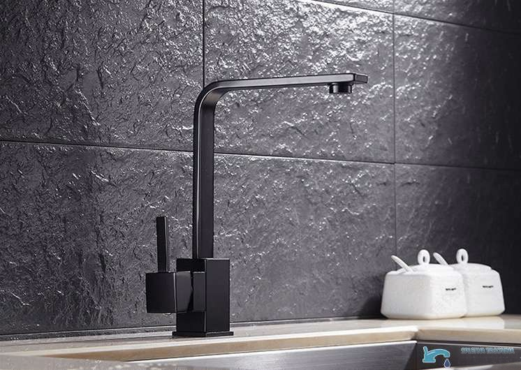 Rubinetto per lavabo EYN EYN0113 con bocca girevole, disponibile in più finiture