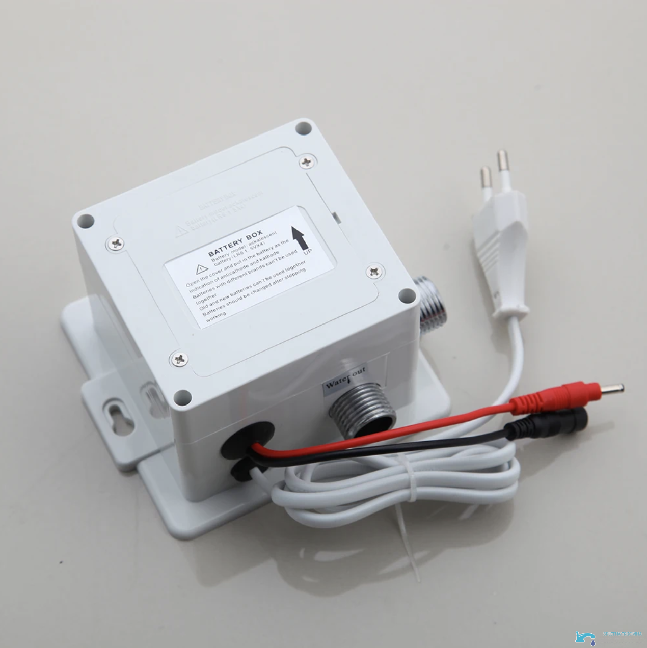 Centralina con vano batterie e collegamenti del rubinetto automatico BWS1254