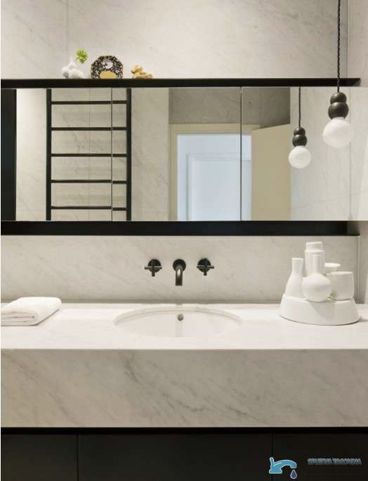 Rubinetto a parete per lavabo EYN SU0167 con LED, disponibile in più finiture