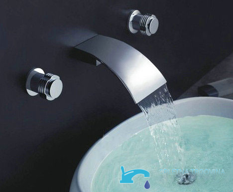 Rubinetto a parete per lavabo SU2500 con bocca a cascata cromata
