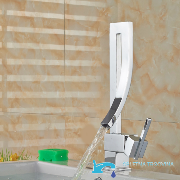 Rubinetto da bagno KA5711 in funzione con ampio flusso sul lavabo