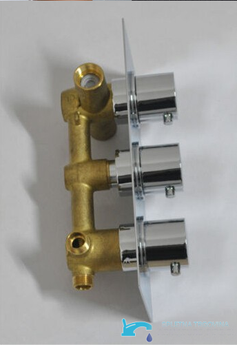 Deviatore da incasso in ottone con tre comandi cromati per il sistema doccia PT62253