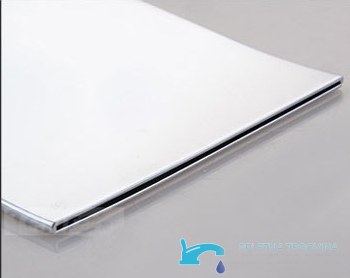 Breite Austrittskante des Wasserfallauslaufs am Duschsystem PT61219