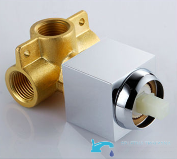 Sistema doccia da incasso EYN PT61219 con erogazione a cascata, disponibile in più finiture tra cui cromo e grigio
