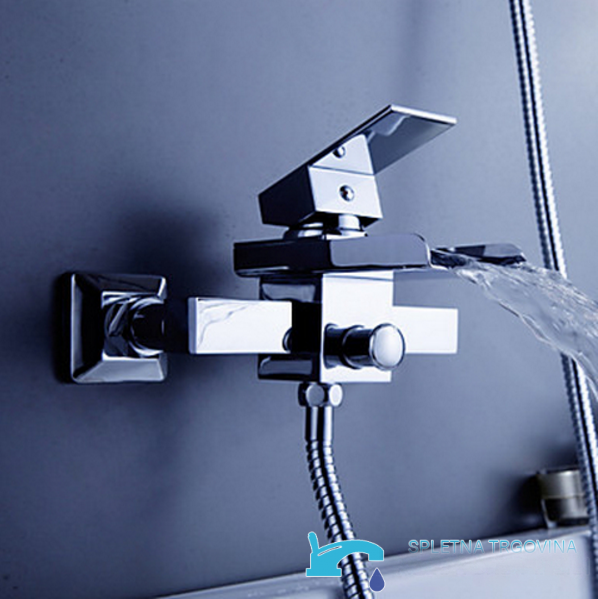 Miscelatore da vasca a parete SK3542 con ampia bocca a cascata