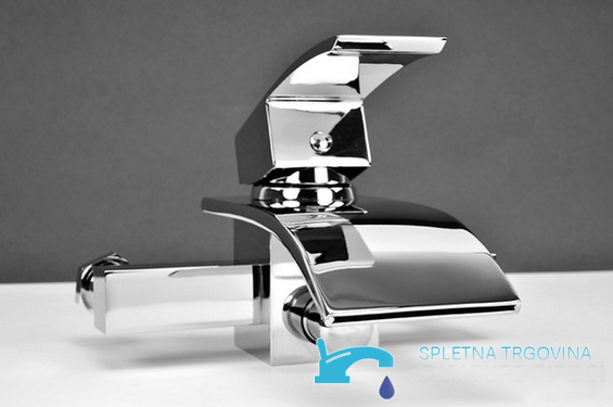 EYN3535: Rubinetto da vasca a parete EYN 3535 in ottone con bocca a cascata, finiture cromo e argento