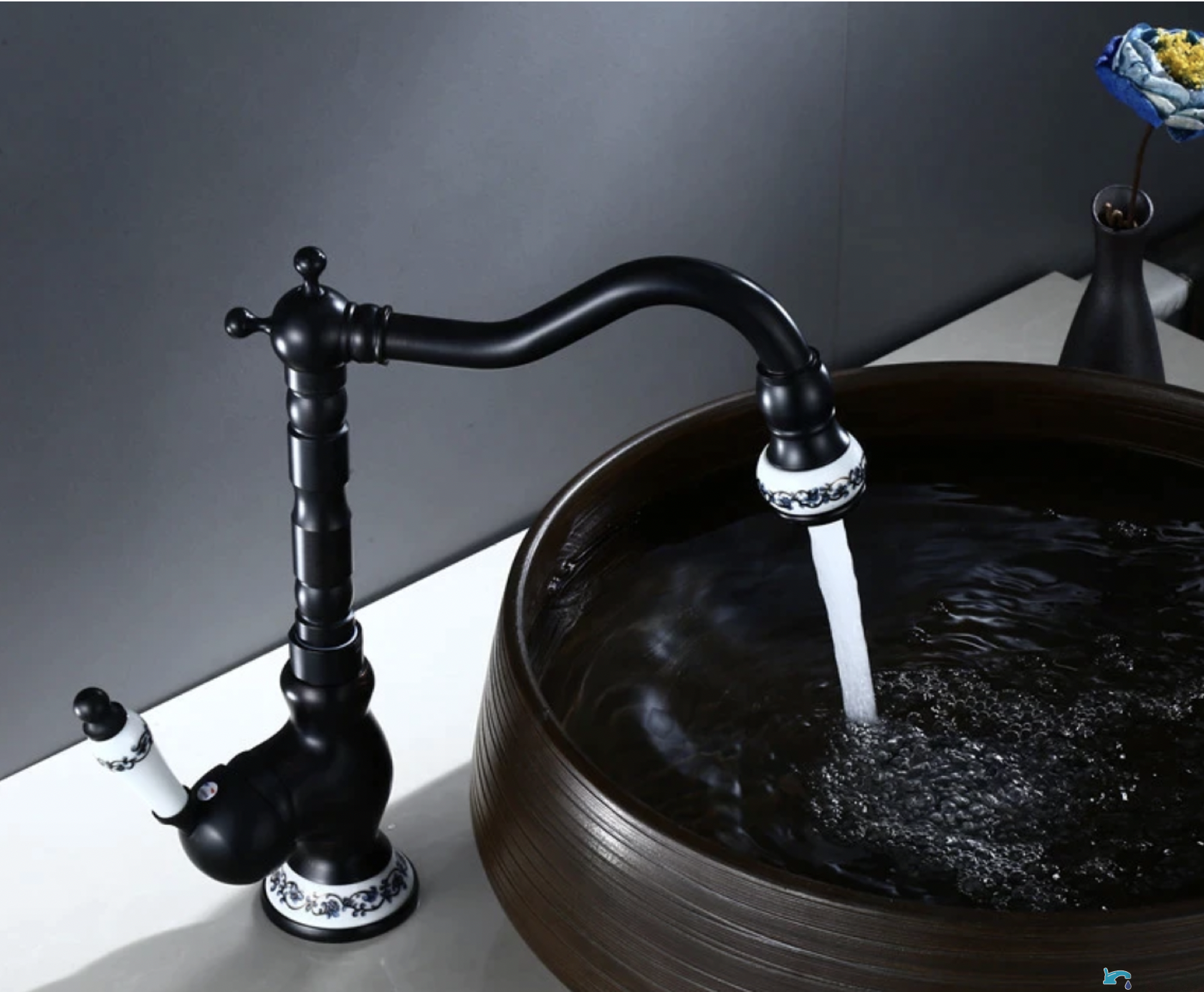 Rubinetto da bagno EYN BV46982 da piano con bocca girevole, in più finiture tra cui nero opaco e oro antico