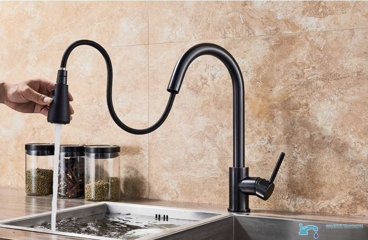 Rubinetto da cucina EYN BI1410 nero opaco con doccetta estraibile multigetto