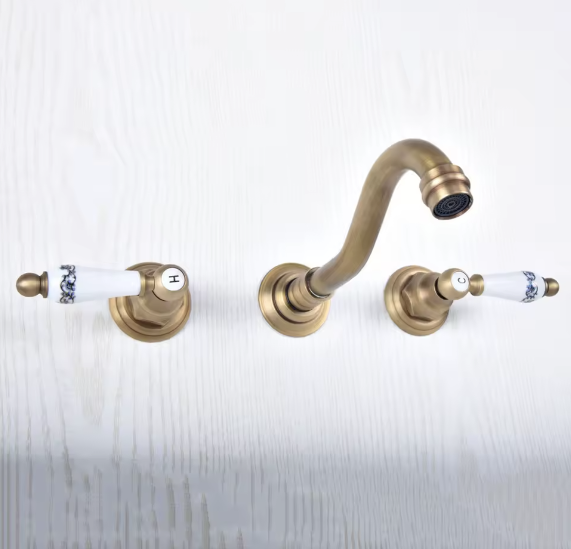 Rubinetto rustico a parete AQ1405 in ottone anticato