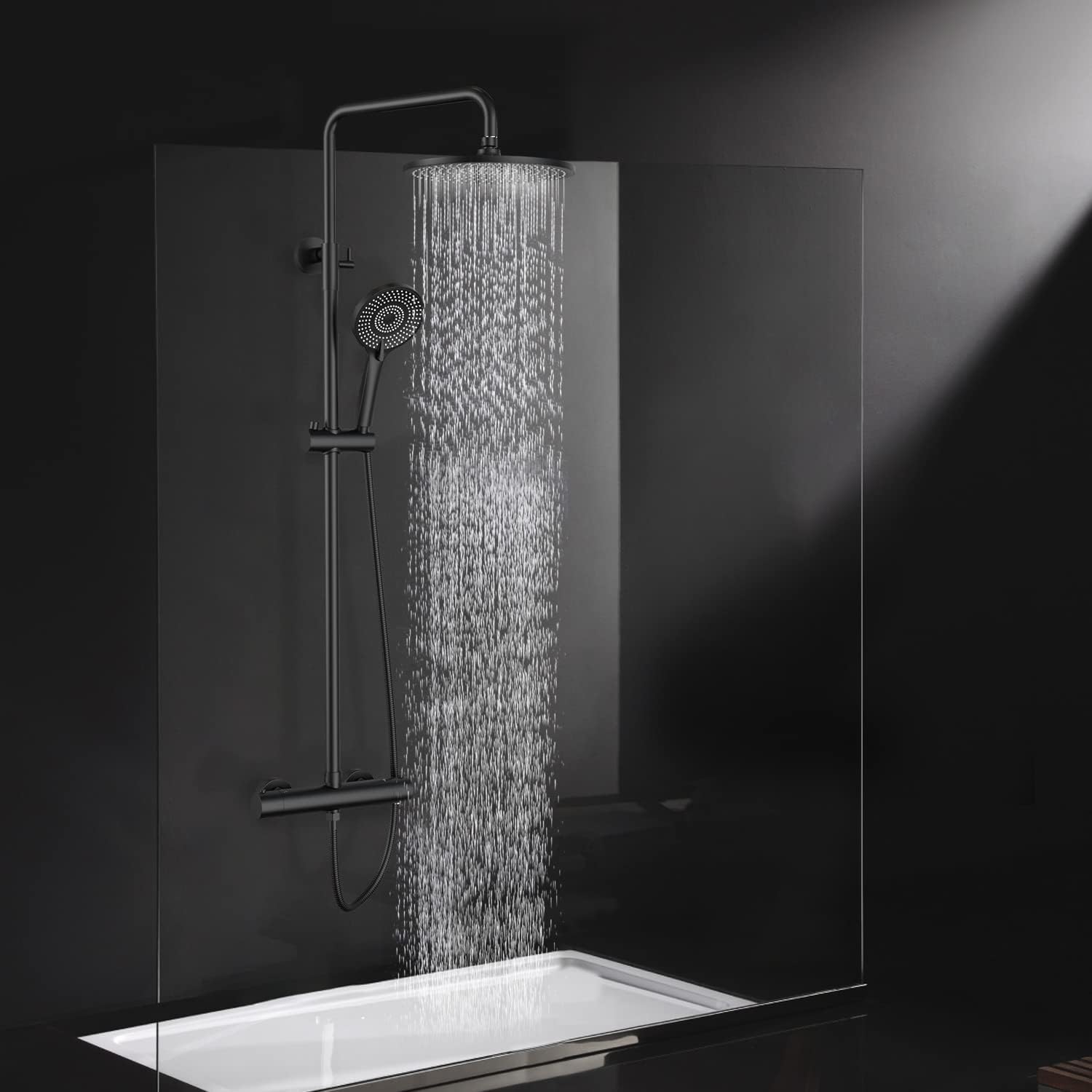 Sistema doccia Rainsworth ELITE EDITION BSE1603 in uso: doccia scura con soffione a pioggia