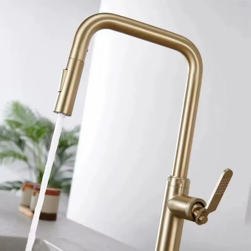 Rubinetto da cucina estraibile ELITE EDITION KF1692 oro spazzolato con getto d'acqua