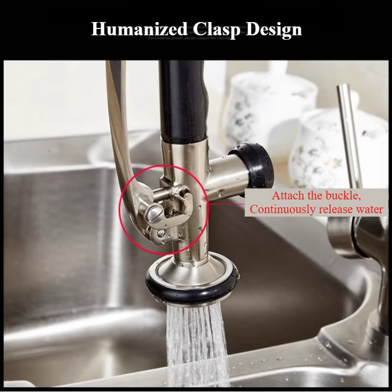 Doccetta da cucina ELITE EDITION KFH1355 in uso su lavello professionale con getto multiplo