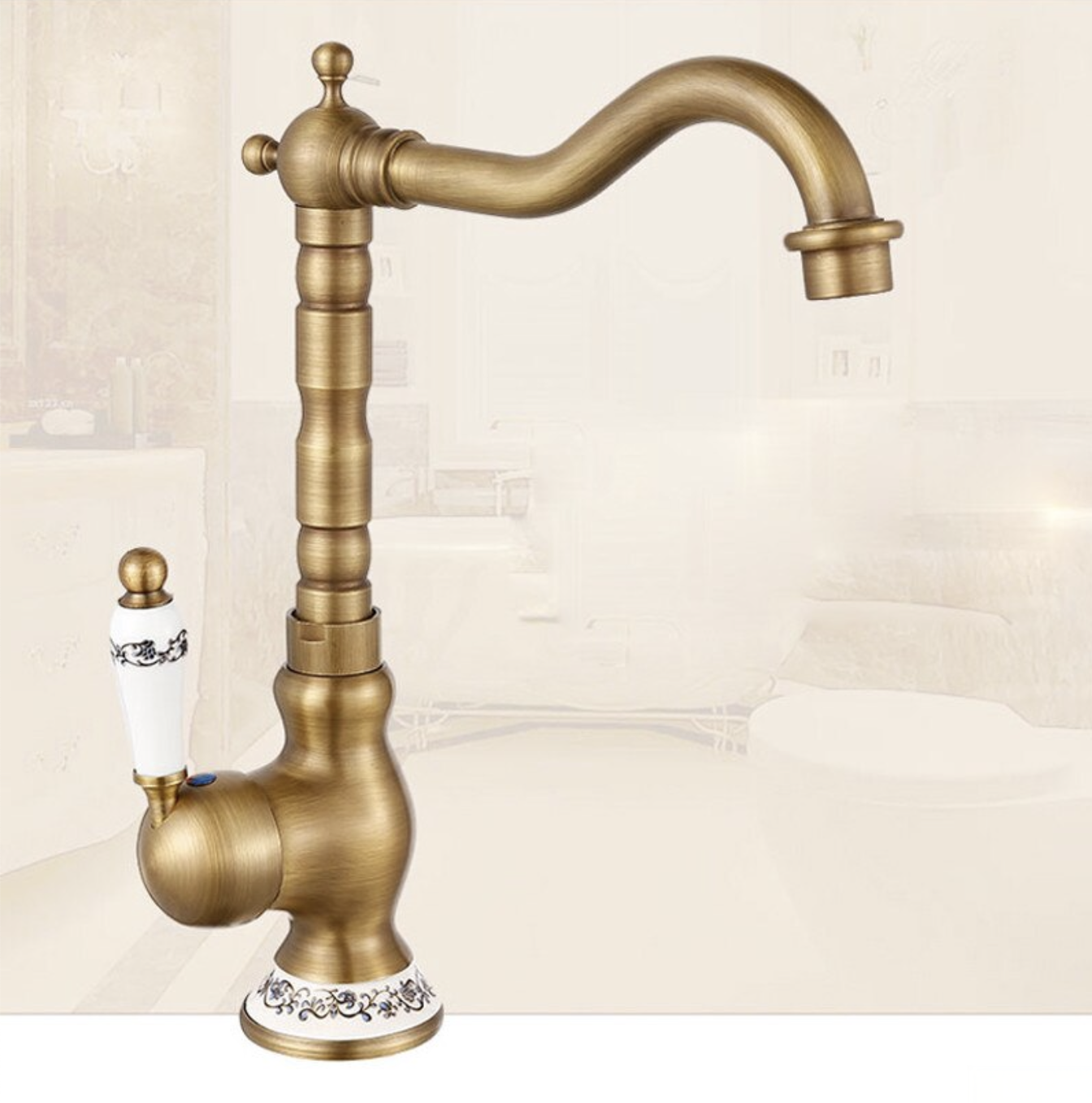 Rubinetto alto AQ1129 con elementi in ceramica in una cucina luminosa