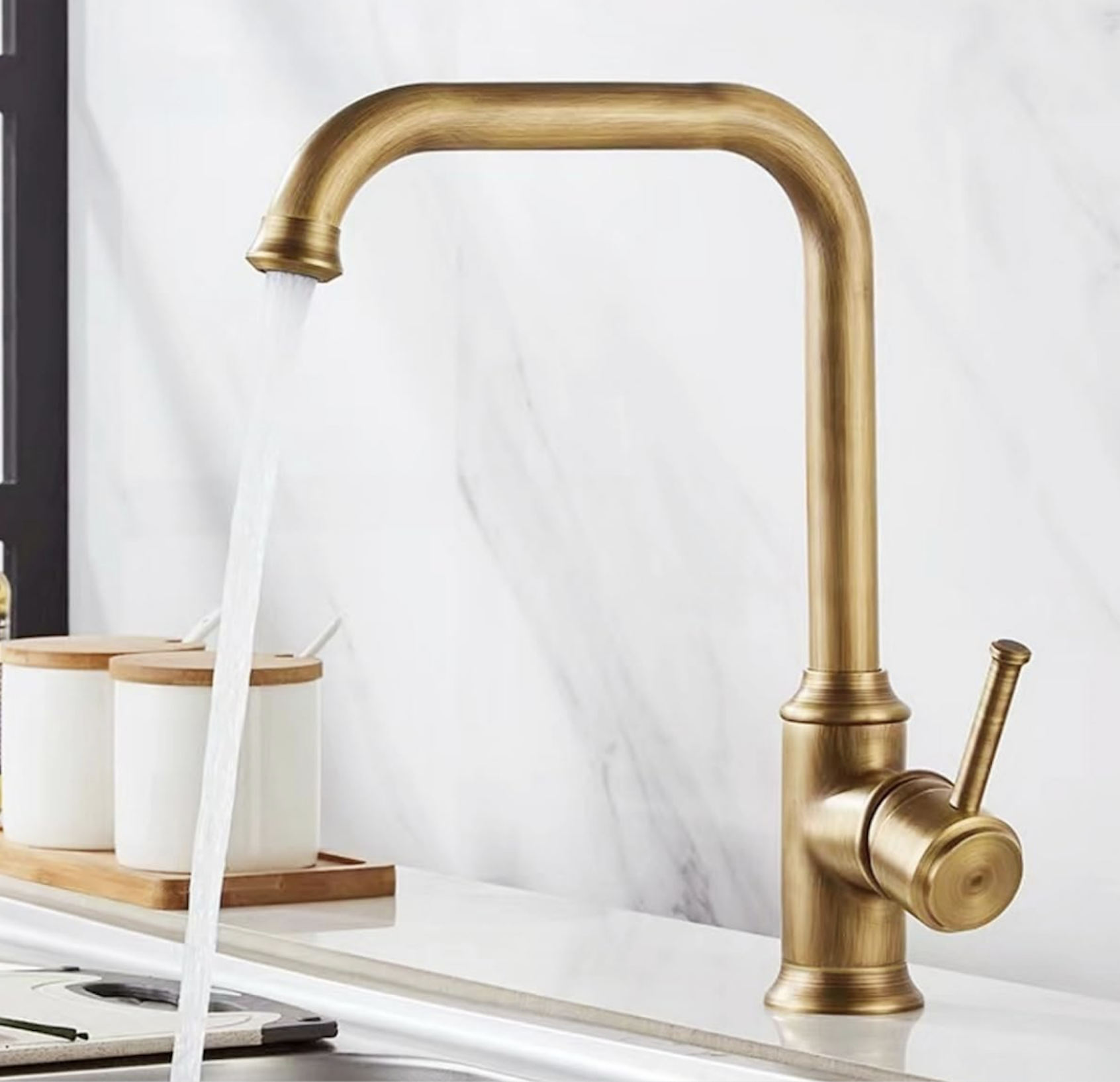Rubinetto vintage da cucina o bagno AQ1829 effetto ottone anticato spazzolato