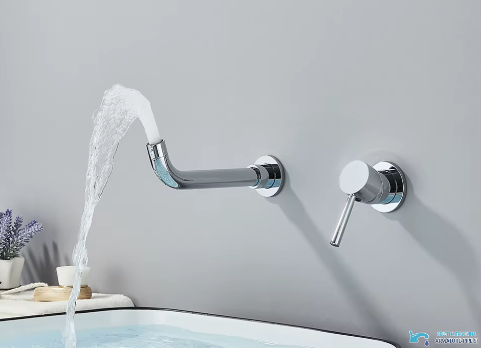 Miscelatore lavabo da incasso ATP1808 in uso: bocca ruotata verso l'alto sul lavabo