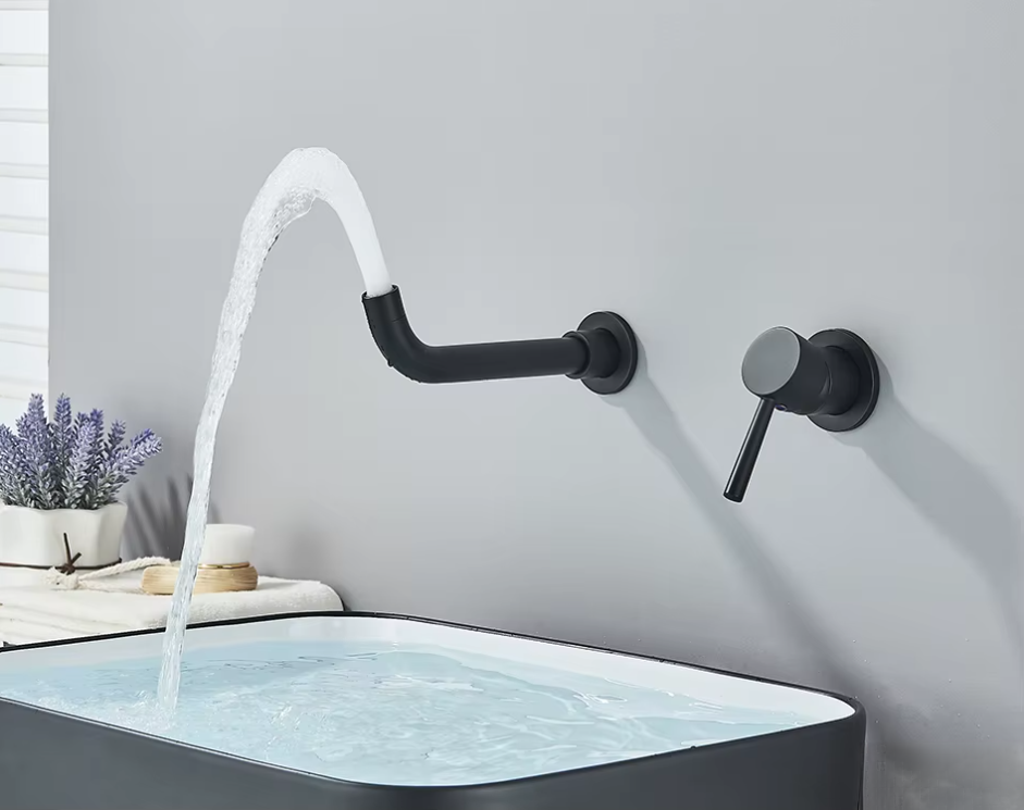 Miscelatore lavabo da incasso ATP1808 in uso con bocca ruotata verso l'alto