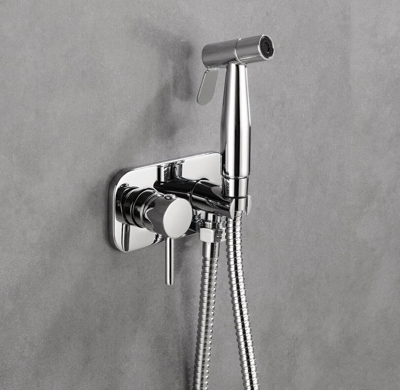 Miscelatore bidet da incasso BB1637 montato su parete grigia del bagno