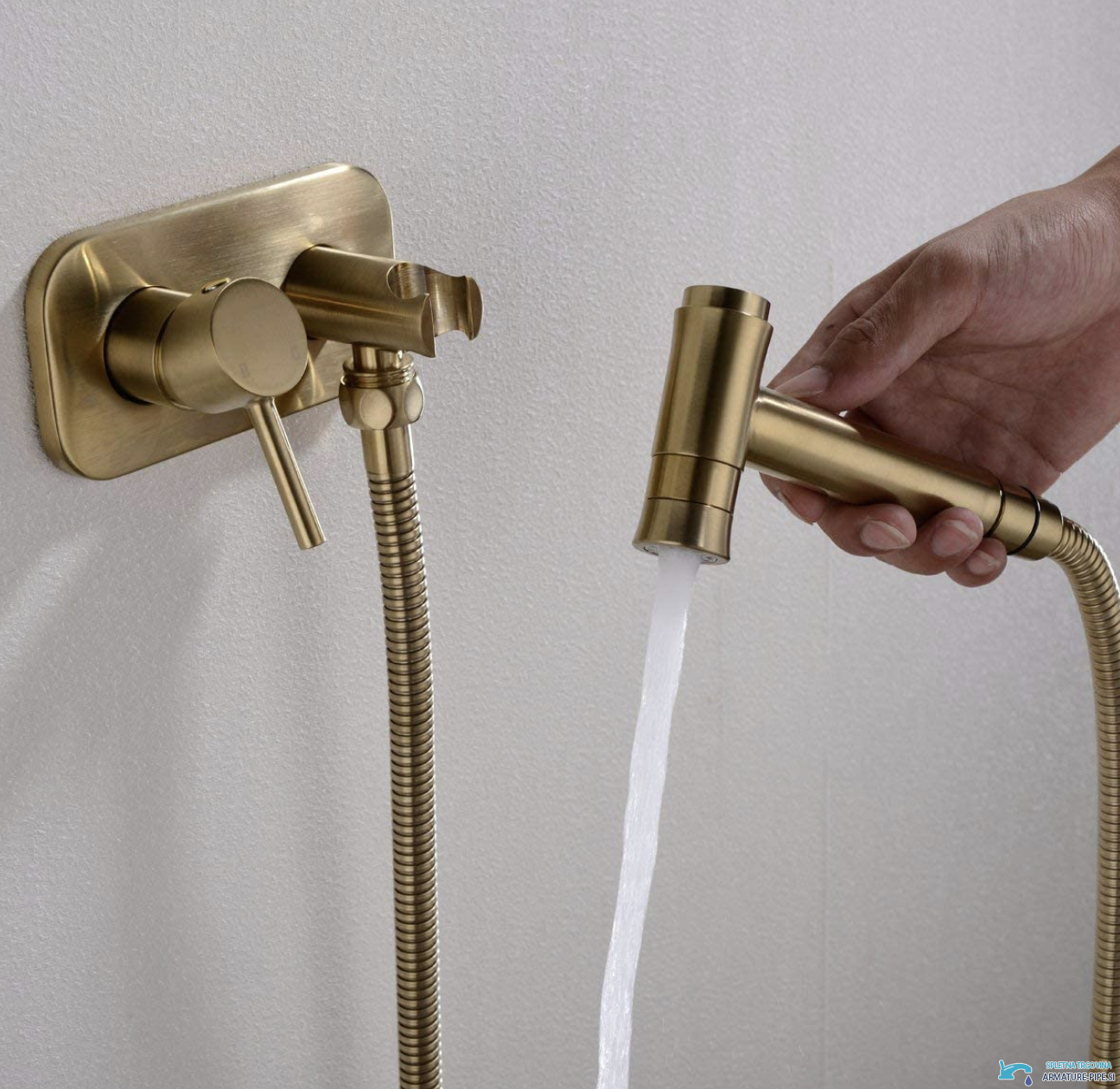Miscelatore bidet da incasso BB1637 in uso con getto d'acqua concentrato