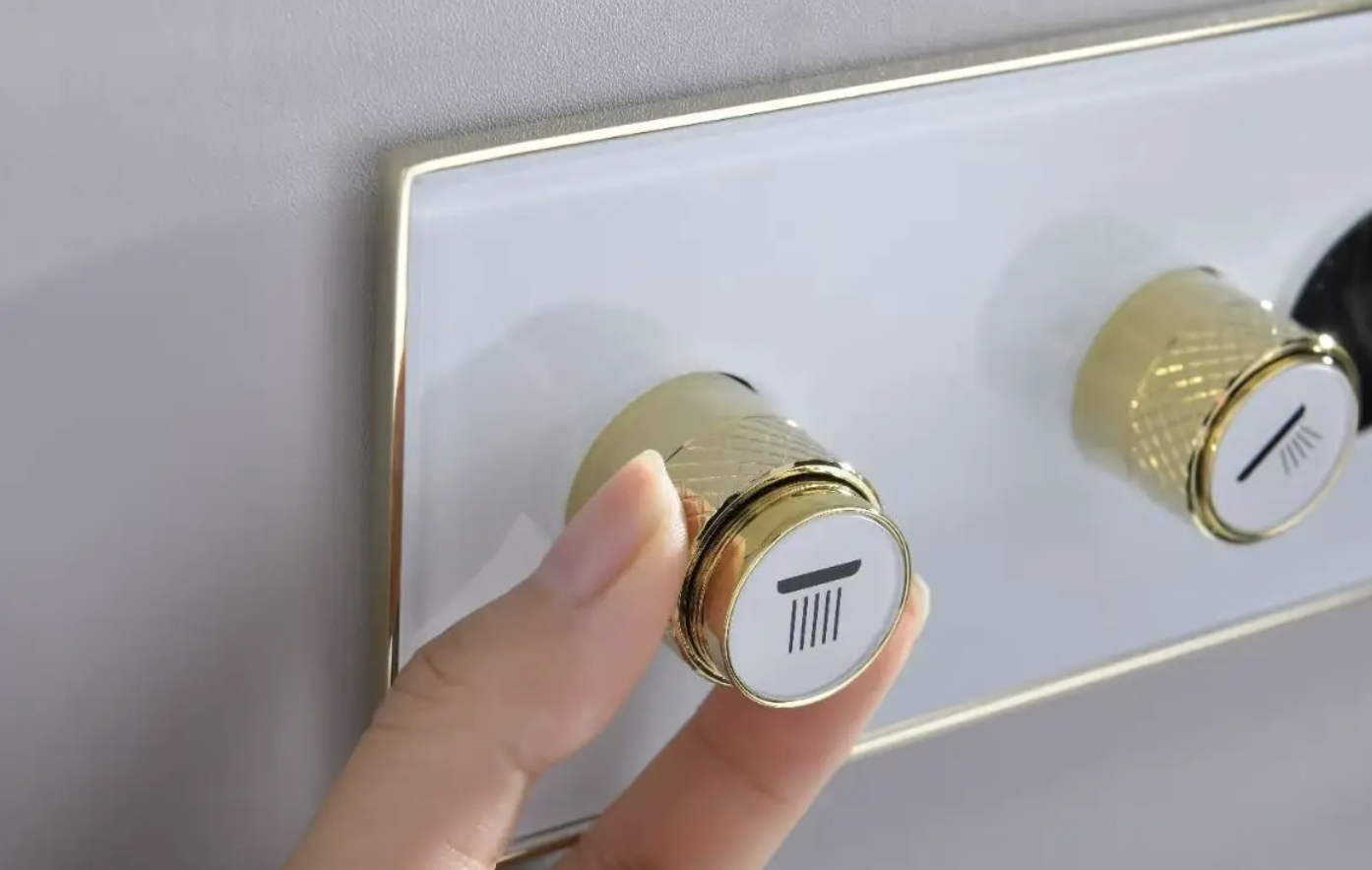 Luksuzni Termostatski Podometni Tus Sistem Elite Edition Bcs1603 Z Zaslonom Premium Linija 4