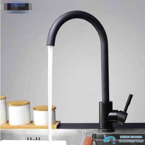 Miscelatore per lavello BK1343 nero opaco installato in cucina