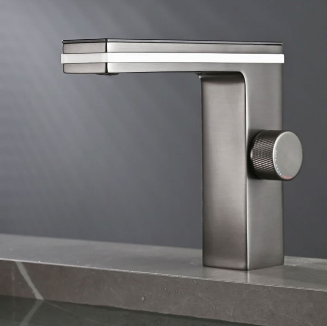 Rubinetto lavabo ELITE EDITION BS1826, vista laterale con manopola zigrinata