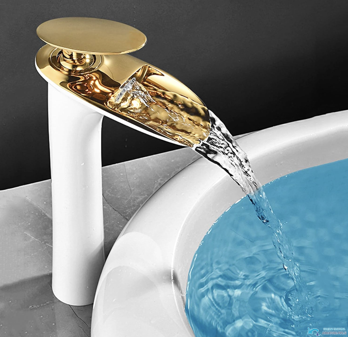Rubinetto lavabo BSH1235 – dettaglio laterale della bocca a cascata
