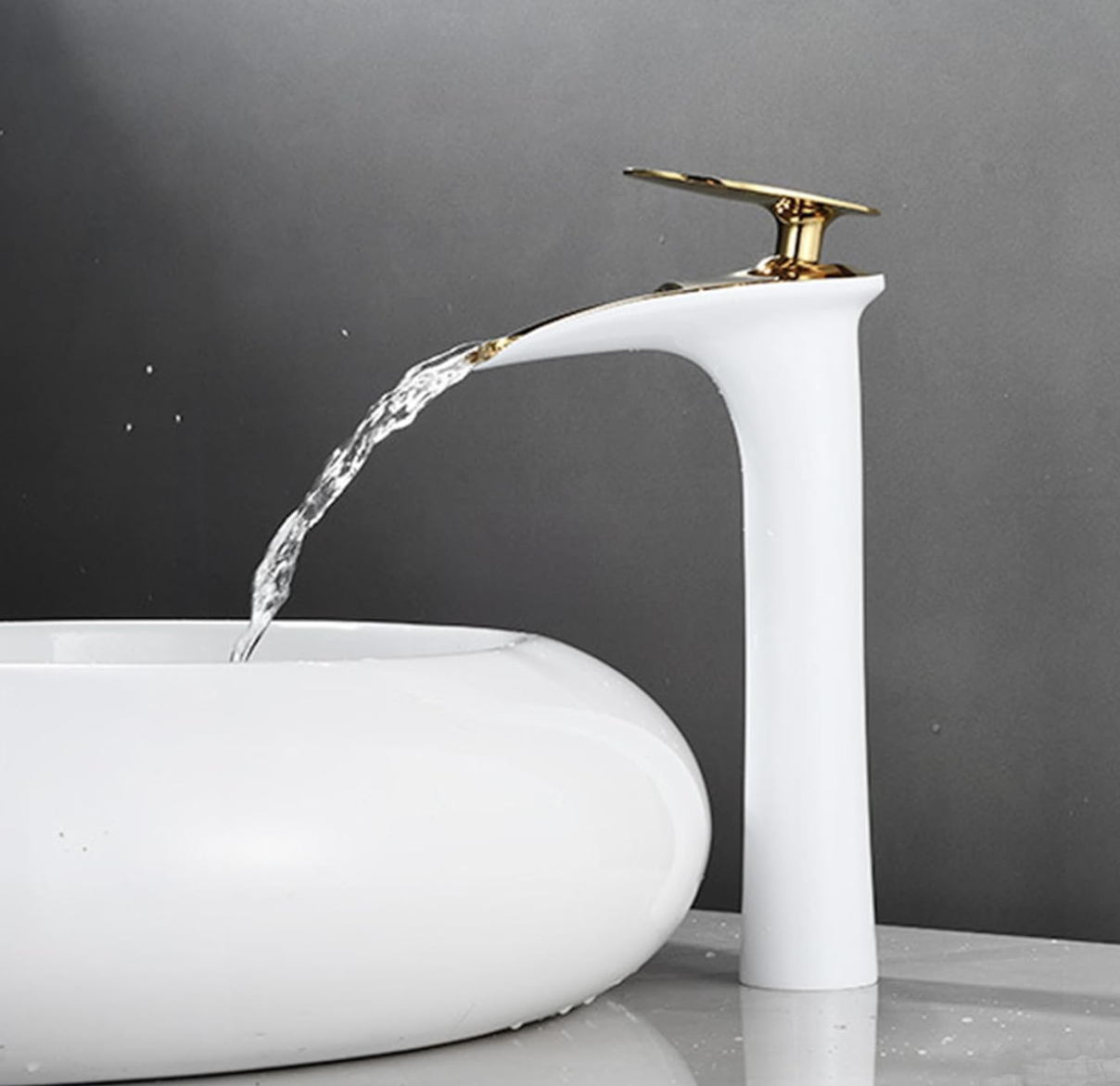 Lusso a un nuovo livello: BSH1235 bianco con dettagli color oro