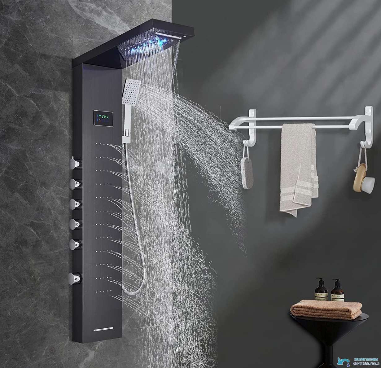 Sistema doccia a parete EYN BSP2040 in uso in un bagno moderno scuro