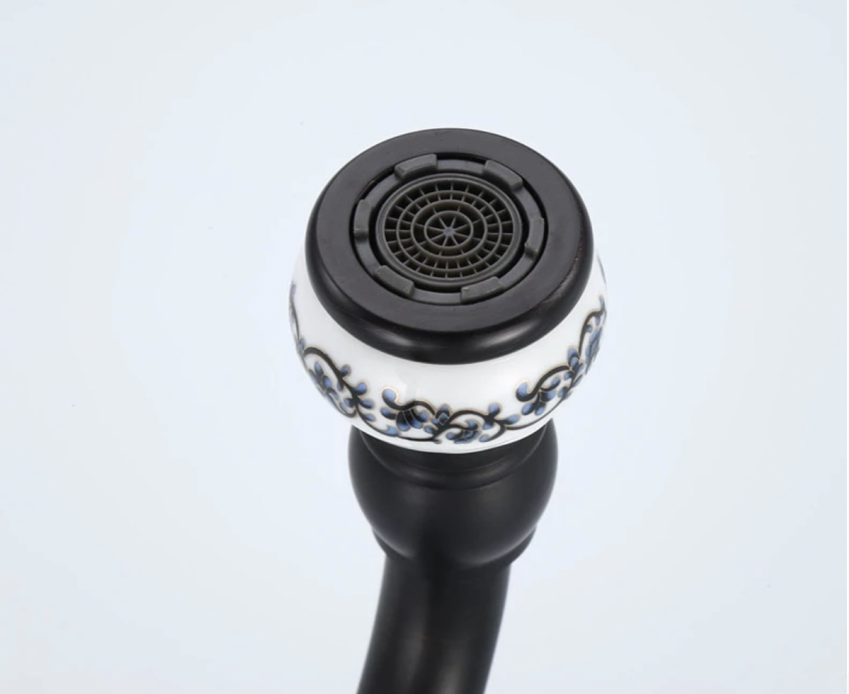 Rubinetto antico nero BV46982 con inserto in ceramica e finitura nero opaco
