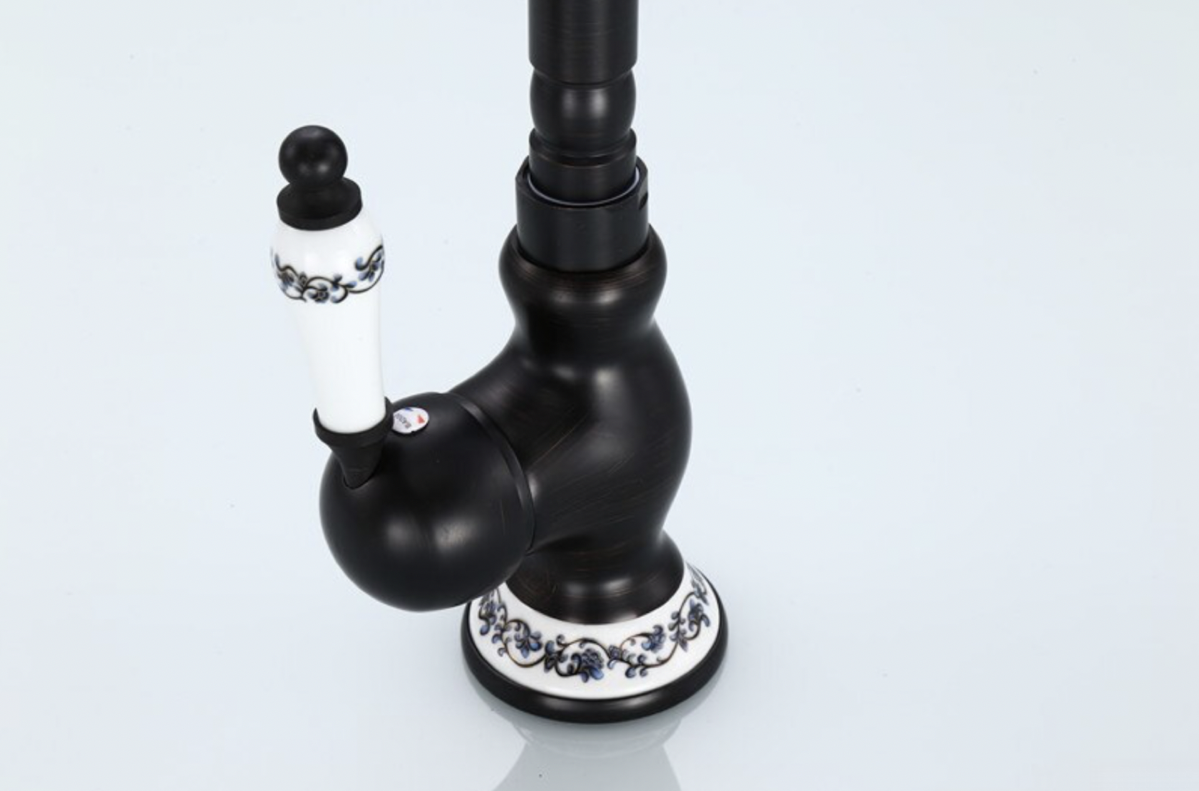 Rubinetto antico nero BV46982 con leva laterale in ceramica e base decorata