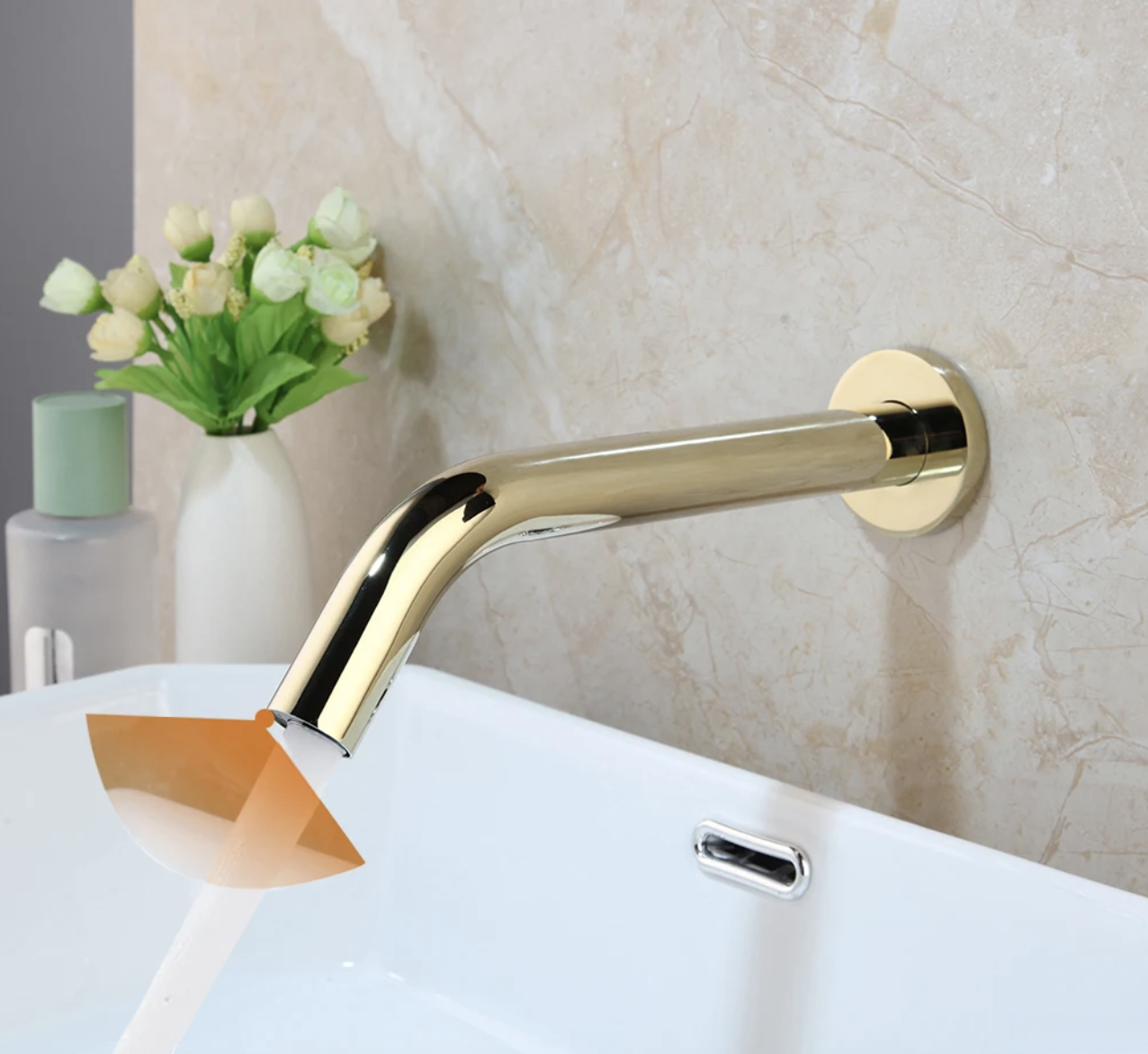 Rubinetto a parete con sensore BWS1254 in uso sopra un lavabo bianco