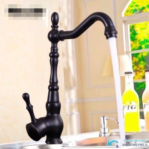 Miscelatore retrò nero CKB2255 installato su un lavello chiaro