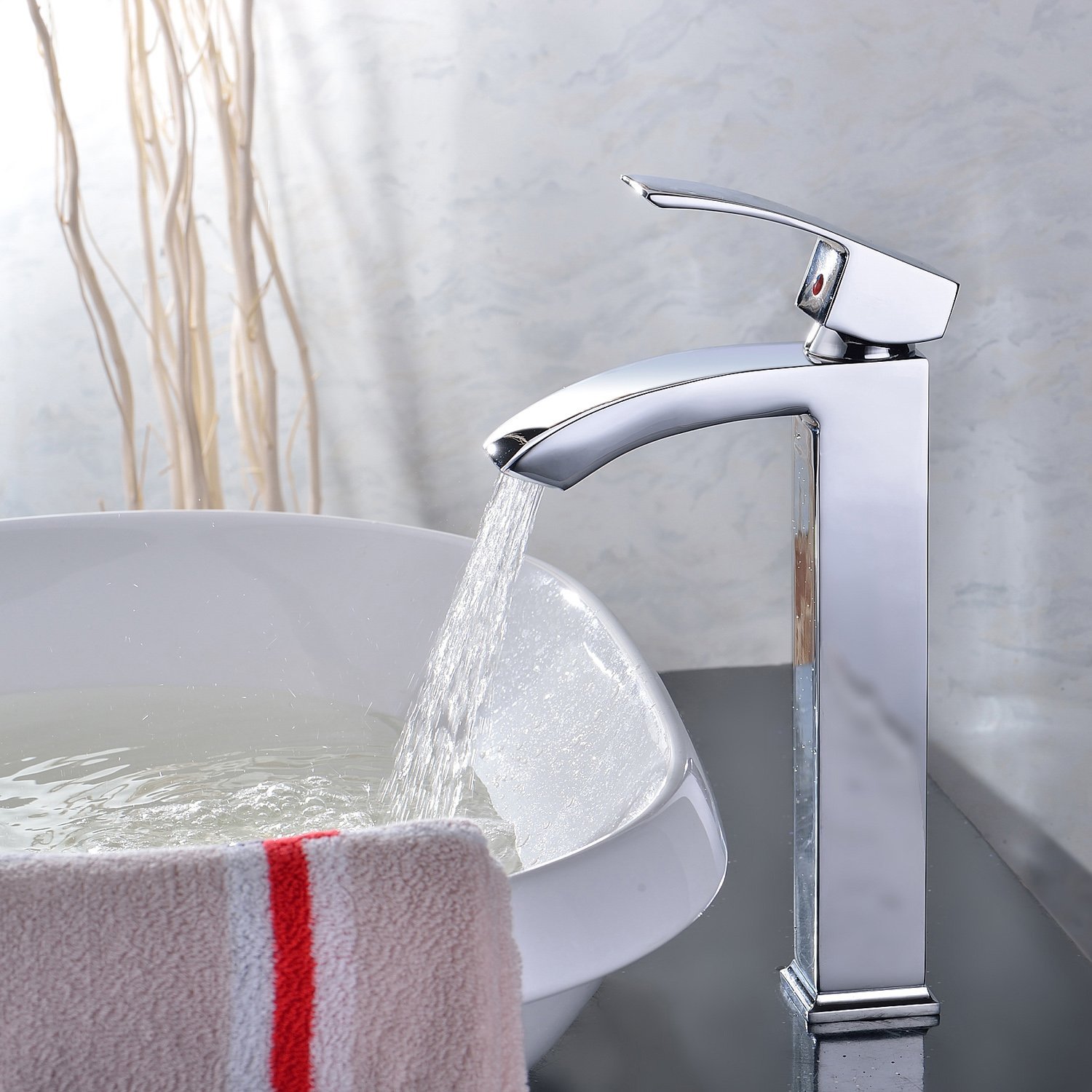 Elegante miscelatore bagno EYN 017 con lavabo da appoggio rotondo