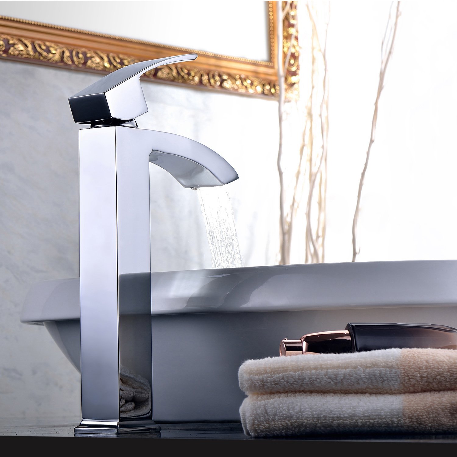 Miscelatore bagno EYN 017 installato con un lavabo rialzato