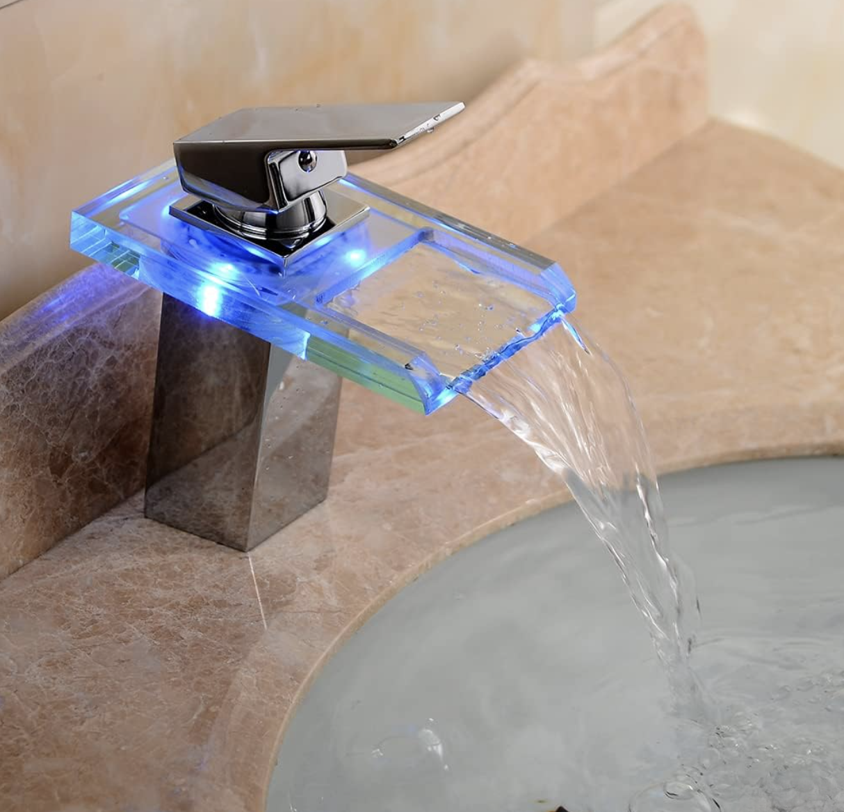 Rubinetto LED EYN xl8002 installato su un lavabo in pietra