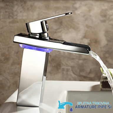 Vista laterale del rubinetto bagno LED EYN-MF97 con bocca a cascata