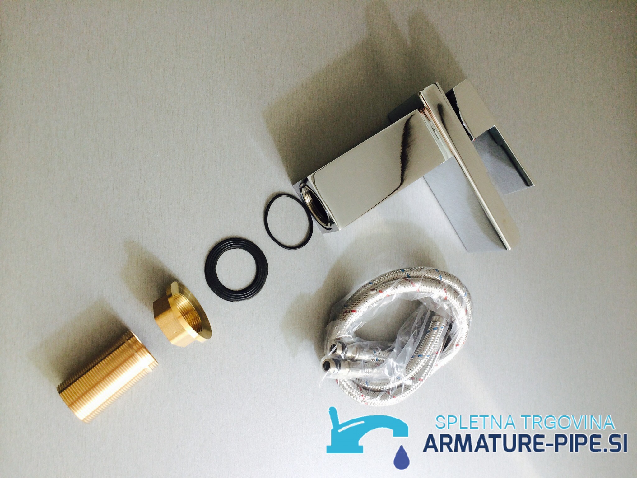 Rubinetto bagno LED EYN-MF97 con flessibili e kit di montaggio