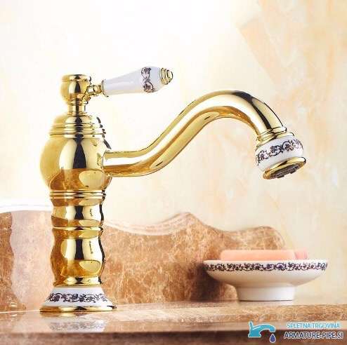 Rubinetto bagno dorato GB1523 con finitura lucida ed elementi in porcellana bianca