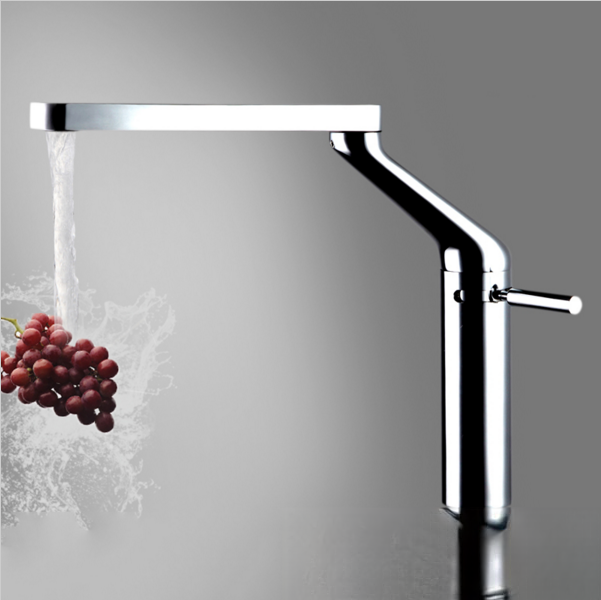Rubinetto da cucina/bagno KA05738 in uso per sciacquare l'uva