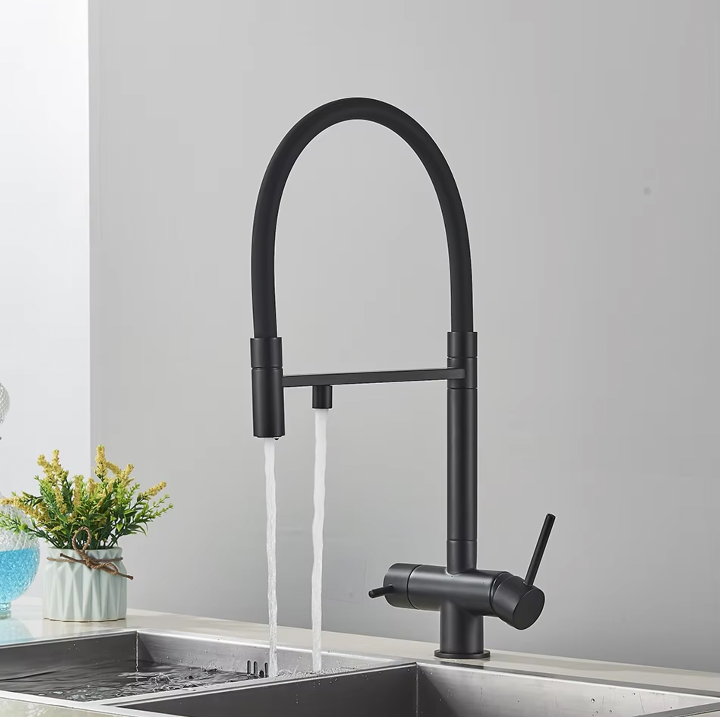 Miscelatore filtrante ELITE EDITION KA1643 con due uscite d'acqua separate in funzione