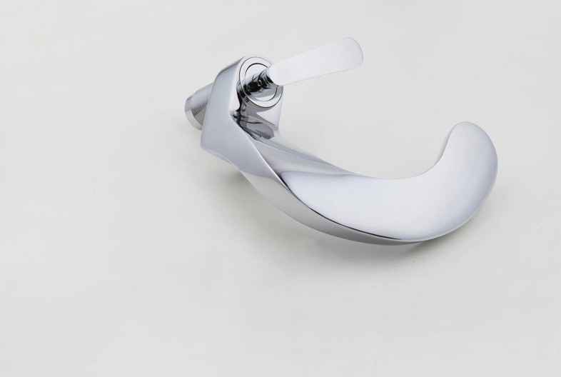 Rubinetto da cucina/bagno KA17318 dal design seducente cromato