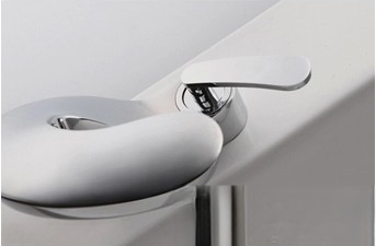 Rubinetto da cucina/bagno KA17318, vista laterale ribassata con leva piatta