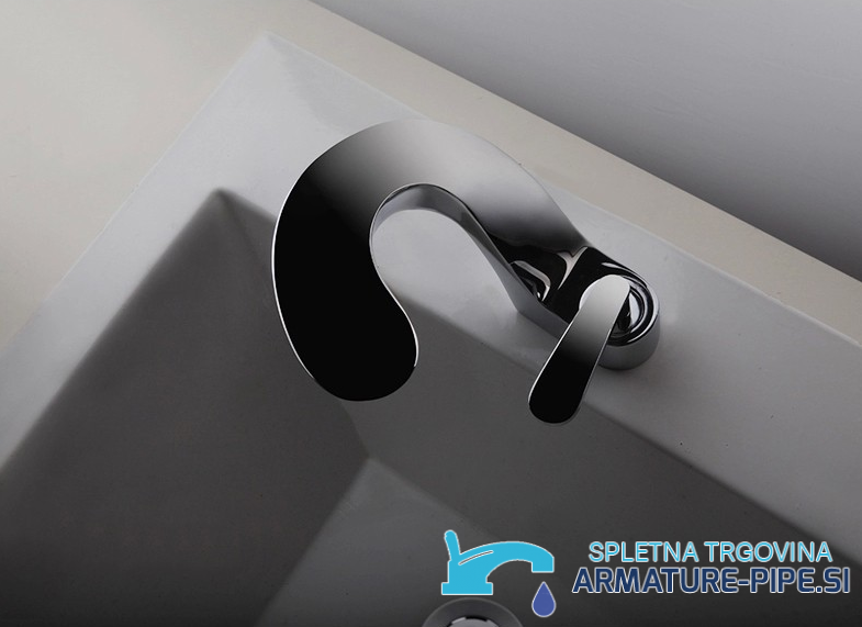 Rubinetto da cucina/bagno KA17318 con design curvo in cromo lucido