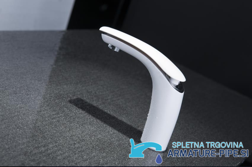 Elegante rubinetto da bagno KAB6116 in bianco opaco