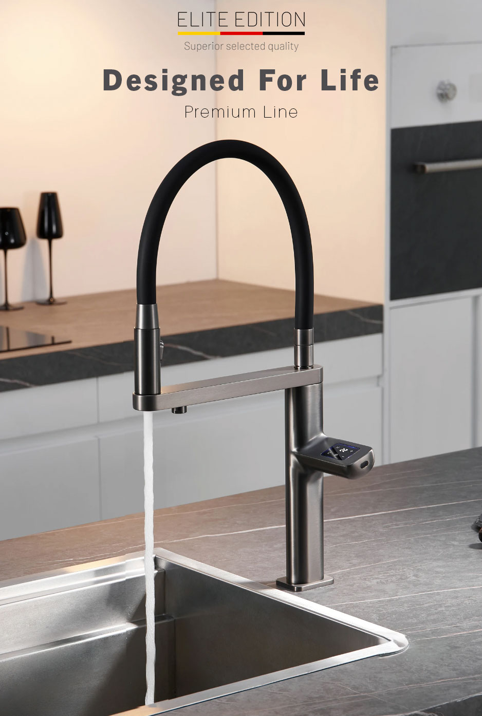 Luxus-Küchenarmatur ELITE EDITION KFS1814 im Einsatz an einer modernen Küchenspüle