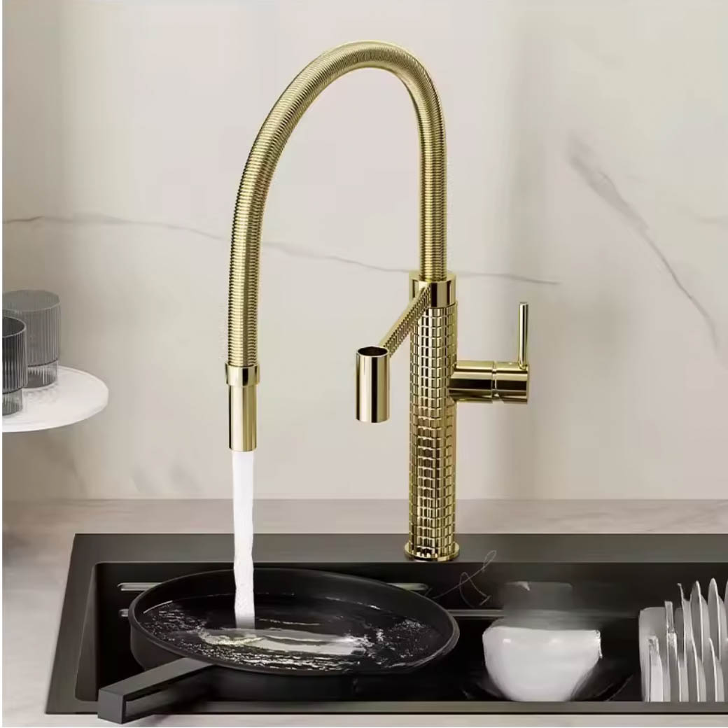 Miscelatore per lavello KS1220 con bocca alta flessibile durante l’erogazione dell’acqua