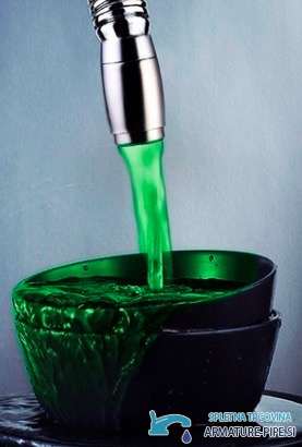 Luce LED per rubinetto da cucina LED694 con getto d’acqua illuminato in verde